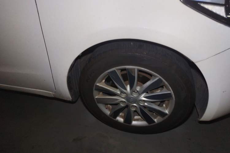 Used Kia K3 2013 1.6L Manual GLS Right Front Wheel Hub