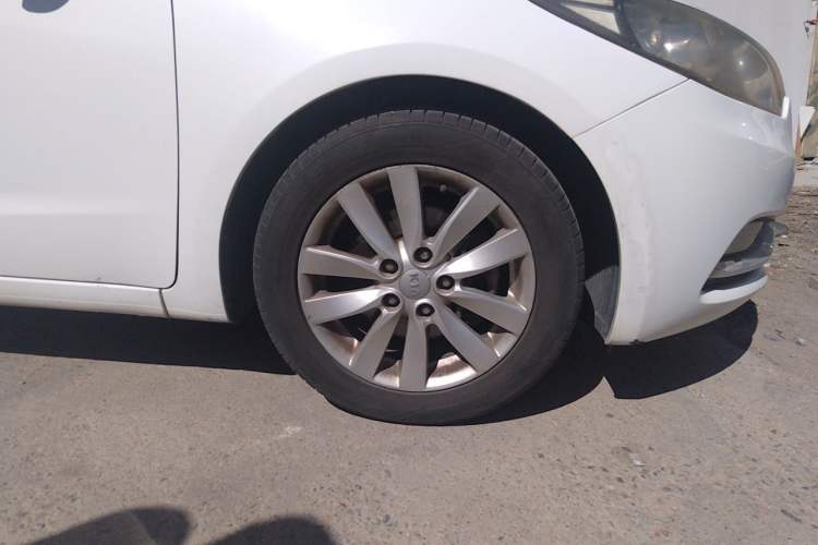 Used Kia K3 2013 1.6L Manual GLS Right Front Wheel Hub