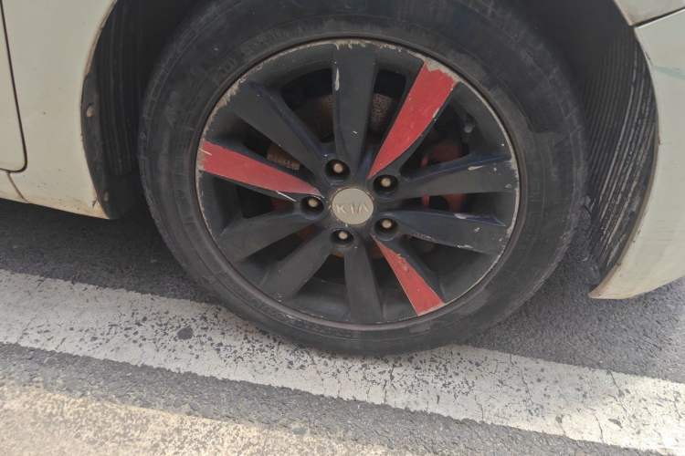 Used Kia K3 2013 1.6L Automatic GLS Right Front Wheel Hub
