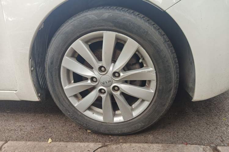 Used Kia K3 2013 1.6L Automatic GL Right Front Wheel Hub