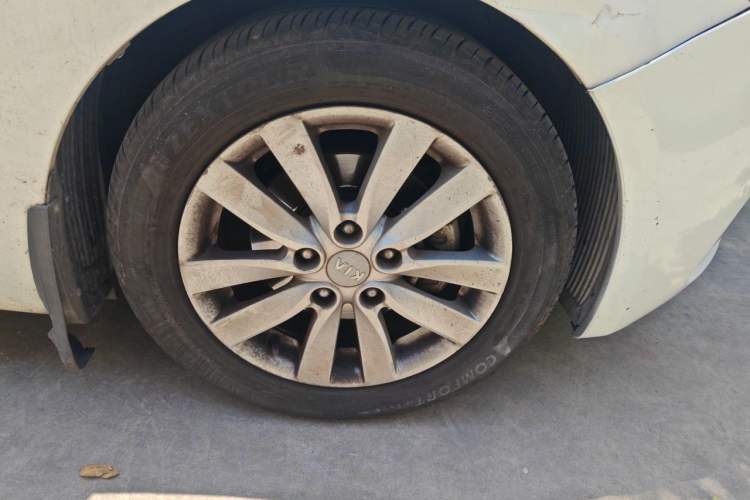 Used Kia K3 2013 1.6L Automatic DLX Right Front Wheel Hub