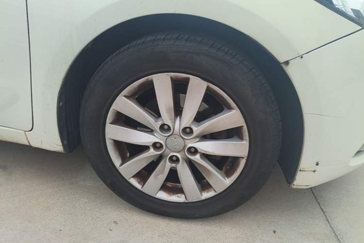 Used Kia K3 2013 1.6L Automatic GL Right Front Wheel Hub