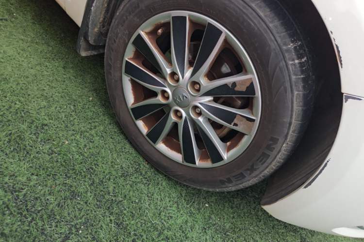 Used Kia K3 2013 1.6L Automatic GLS Right Front Wheel Hub