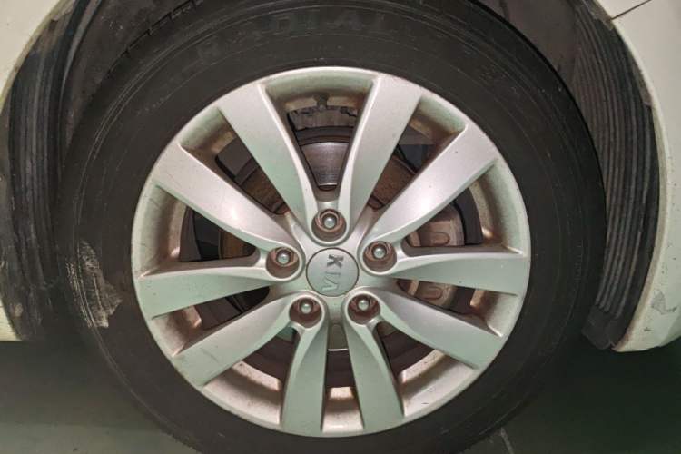 Used Kia K3 2013 1.6L Automatic GLS Right Front Wheel Hub