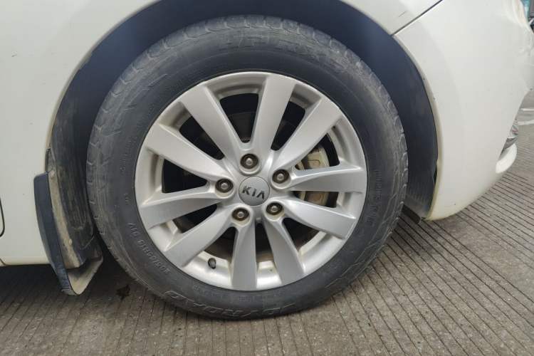 Used Kia K3 2013 1.6L Automatic GLS Right Front Wheel Hub