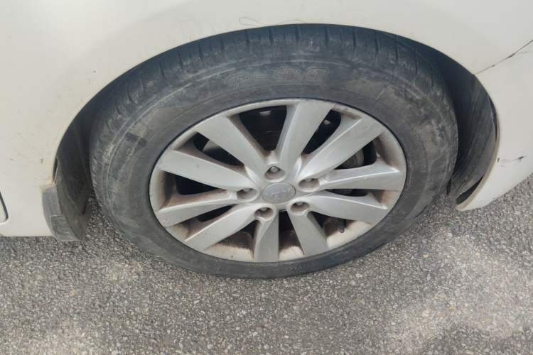 Used Kia K3 2013 1.6L Automatic GLS Right Front Wheel Hub