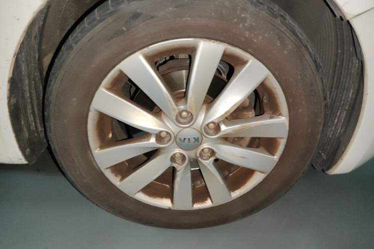 Used Kia K3 2013 1.6L Manual GLS Right Front Wheel Hub