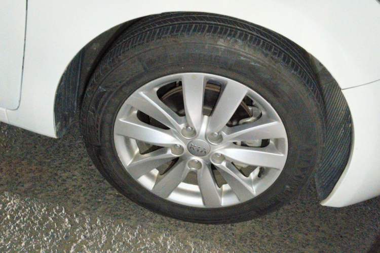 Used Kia K3 2013 1.6L Automatic GL Right Front Wheel Hub