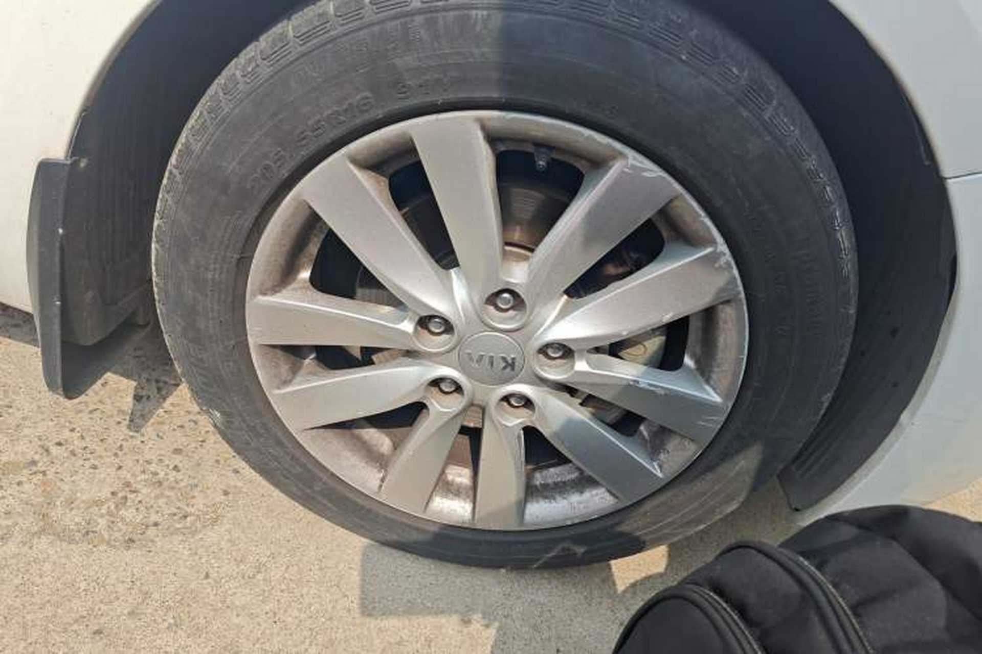 Used Kia K3 2013 1.6L Automatic GLS Right Front Wheel Hub