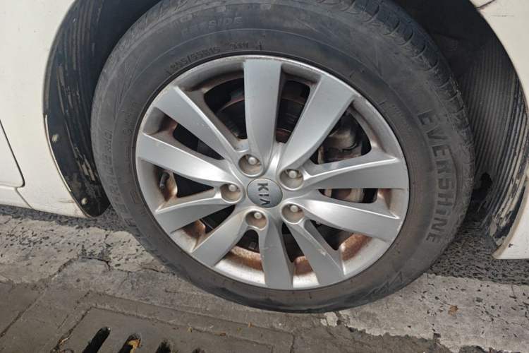 Used Kia K3 2013 1.6L Automatic GL Right Front Wheel Hub