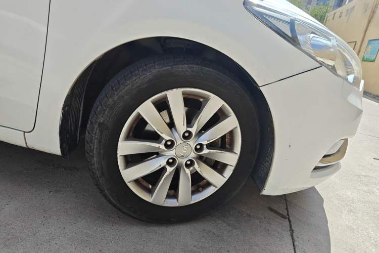 Used Kia K3 2013 1.6L Automatic DLX Right Front Wheel Hub