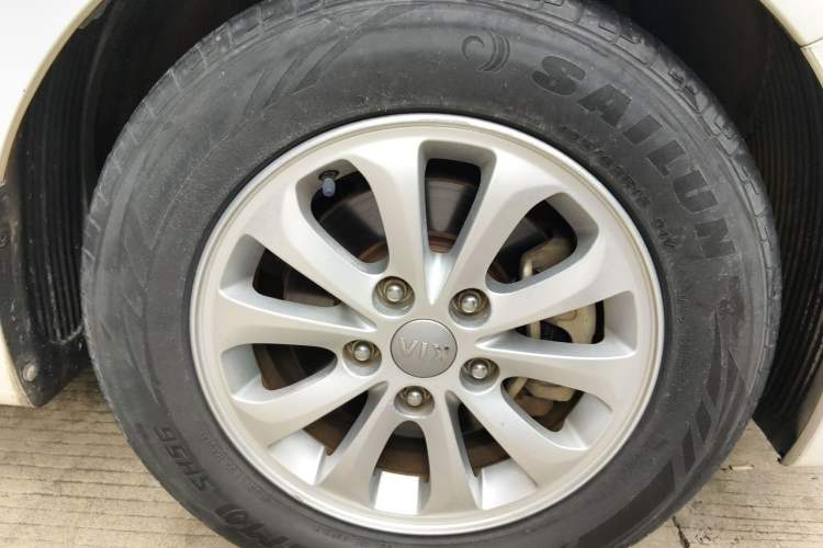 Used Kia K3 2013 1.6L Manual GL Right Front Wheel Hub