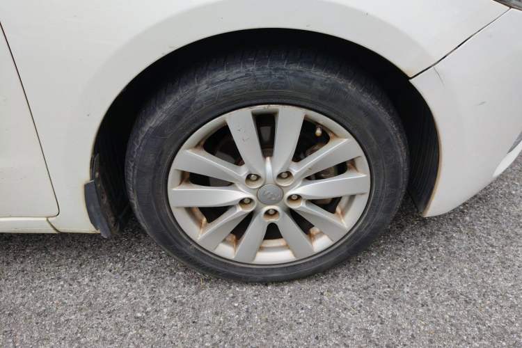 Used Kia K3 2013 1.6L Automatic GLS Right Front Wheel Hub