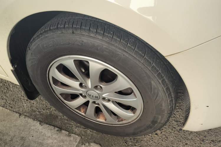 Used Kia K3 2013 1.6L Manual GL Right Front Wheel Hub
