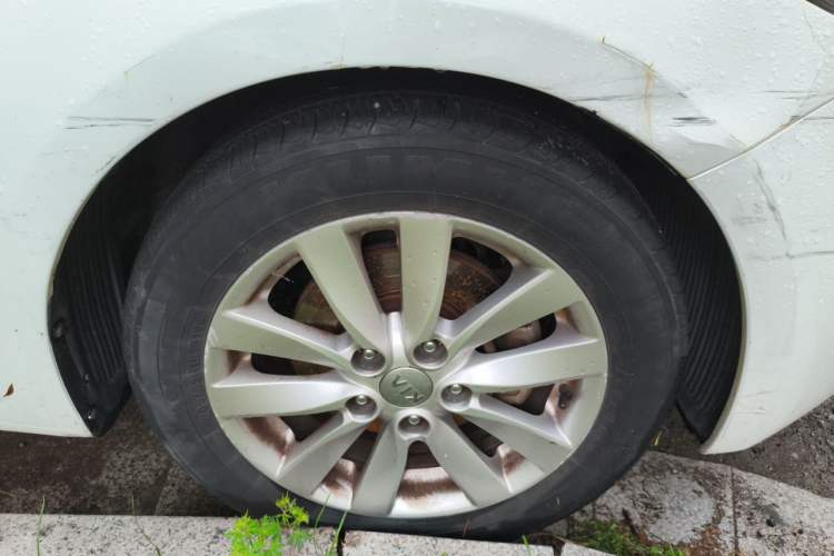 Used Kia K3 2013 1.6L Automatic DLX Right Front Wheel Hub