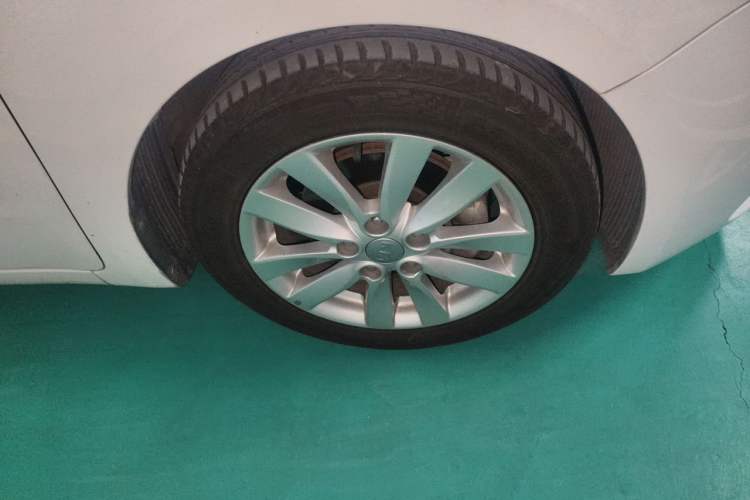 Used Kia K3 2013 1.6L Automatic GLS Right Front Wheel Hub