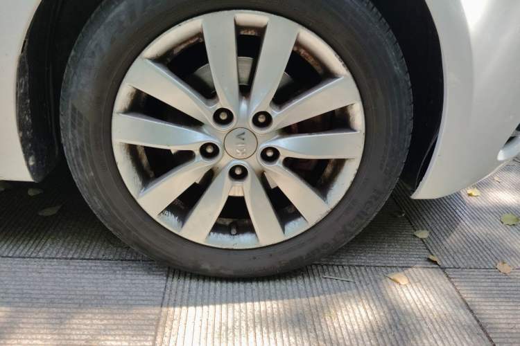 Used Kia K3 2013 1.6L Automatic GLS Right Front Wheel Hub