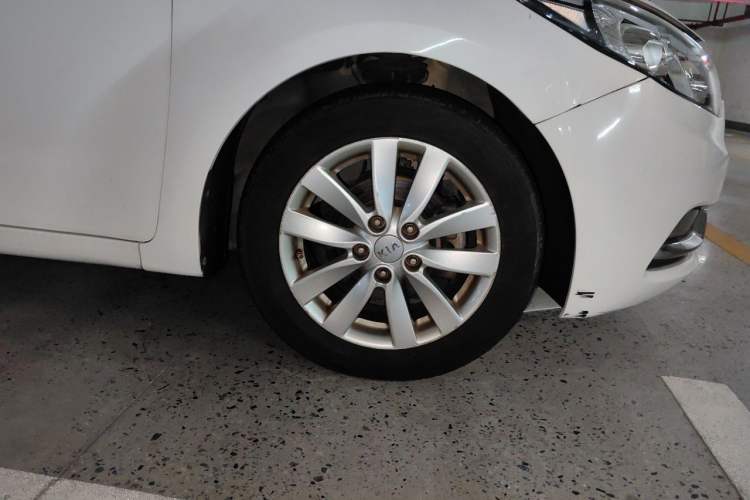 Used Kia K3 2013 1.6L Automatic GL Right Front Wheel Hub