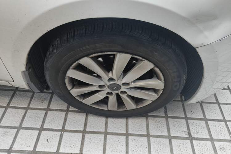 Used Kia K3 2013 1.6L Automatic GLS Right Front Wheel Hub