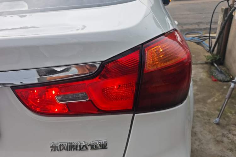 Used Kia K3 2013 1.6L Automatic GLS Right Rear Taillight