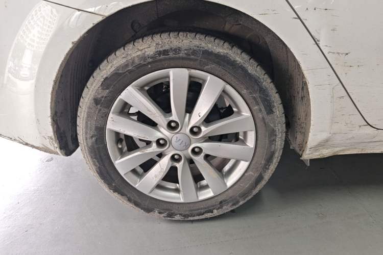 Used Kia K3 2013 1.6L Manual GLS Right Rear Wheel Hub