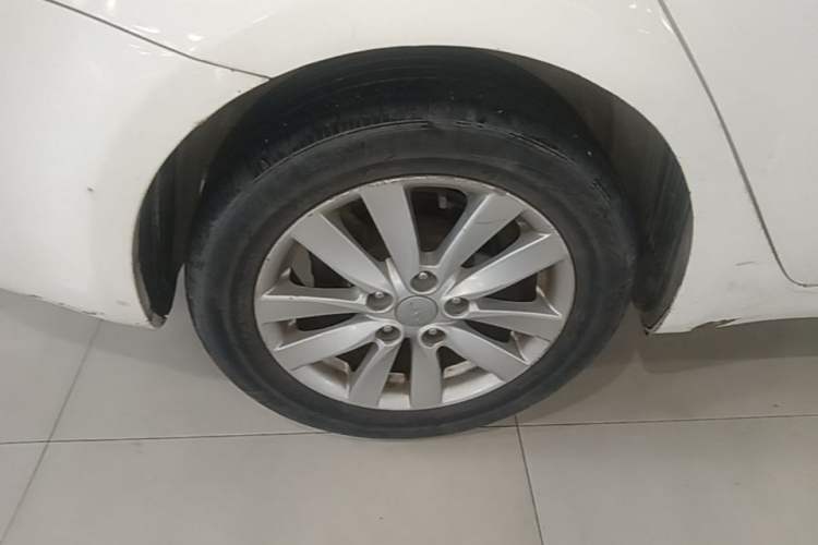 Used Kia K3 2013 1.6L Automatic DLX Right Rear Wheel Hub
