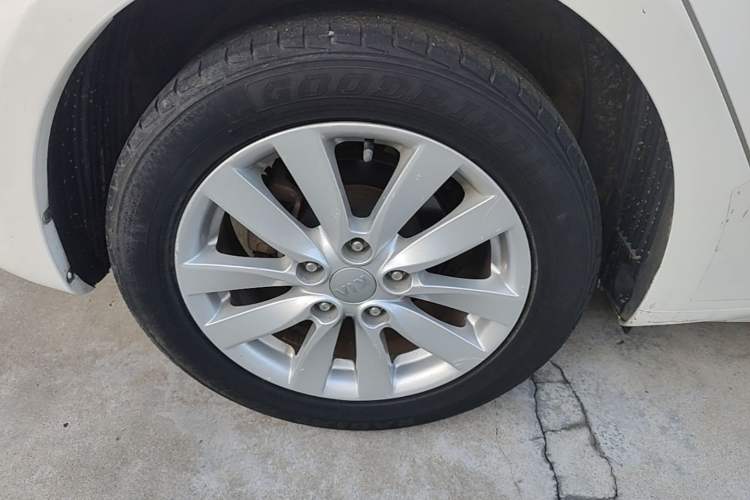 Used Kia K3 2013 1.6L Automatic GL Right Rear Wheel Hub