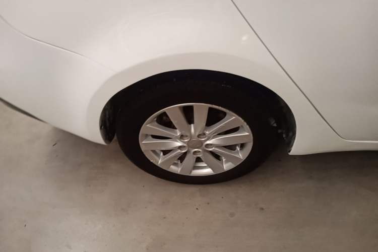 Used Kia K3 2013 1.6L Manual GLS Right Rear Wheel Hub