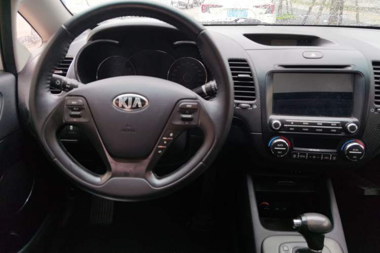 Used Kia K3 2013 1.6L Automatic DLX Steering Wheel
