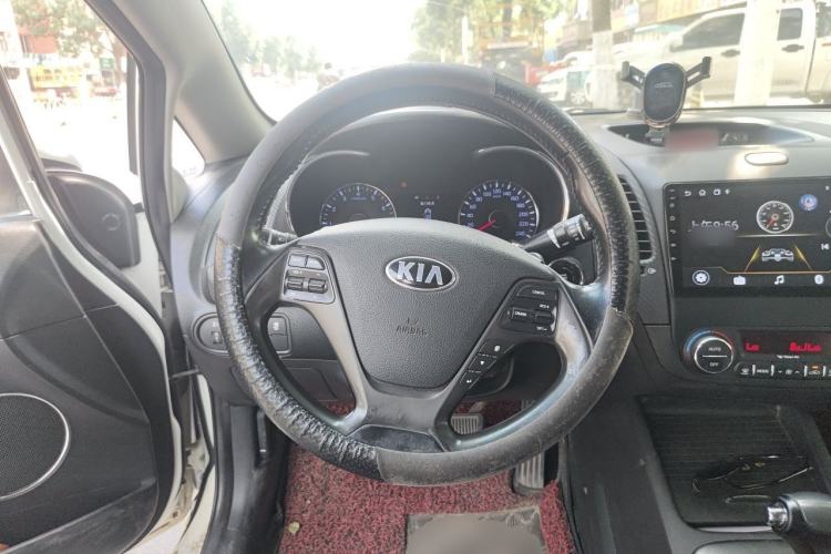 Used Kia K3 2013 1.6L Automatic GLS Steering Wheel
