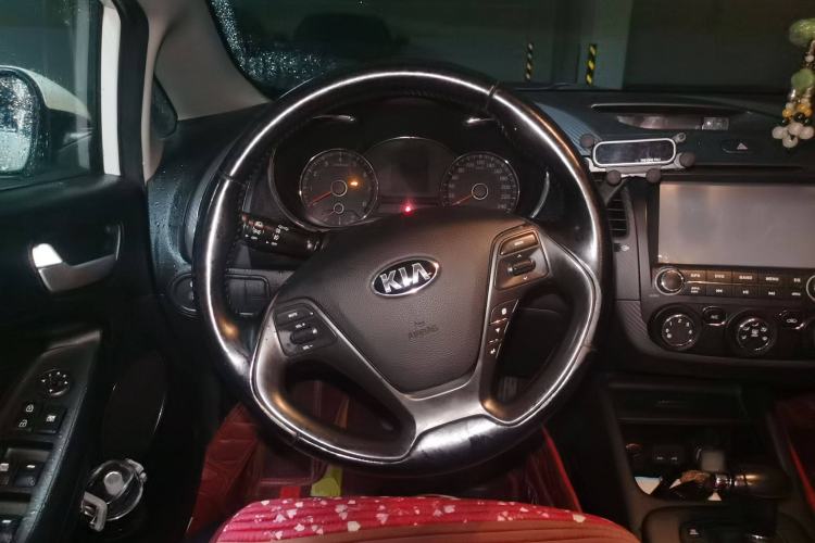 Used Kia K3 2013 1.6L Automatic GLS Steering Wheel