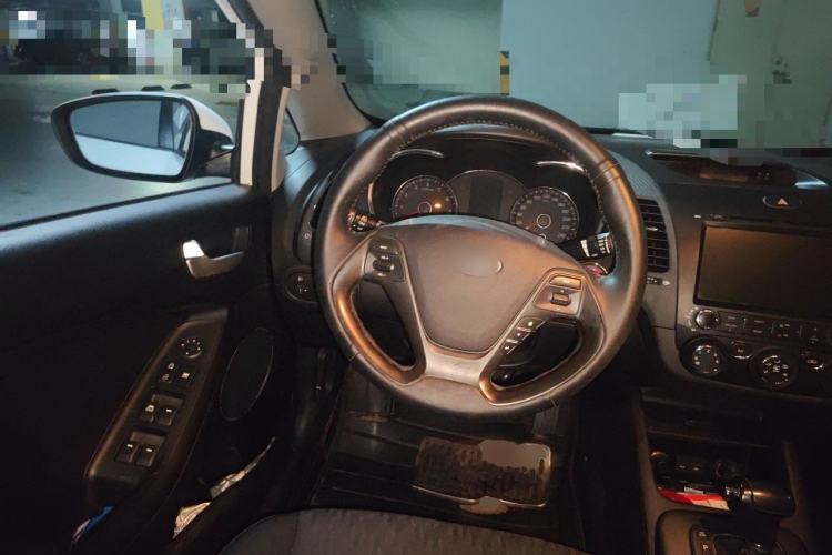 Used Kia K3 2013 1.6L Automatic GLS Steering Wheel