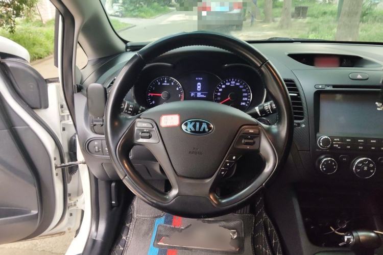Used Kia K3 2013 1.6L Automatic GLS Steering Wheel