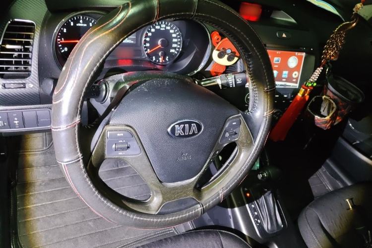 Used Kia K3 2013 1.6L Automatic GLS Steering Wheel