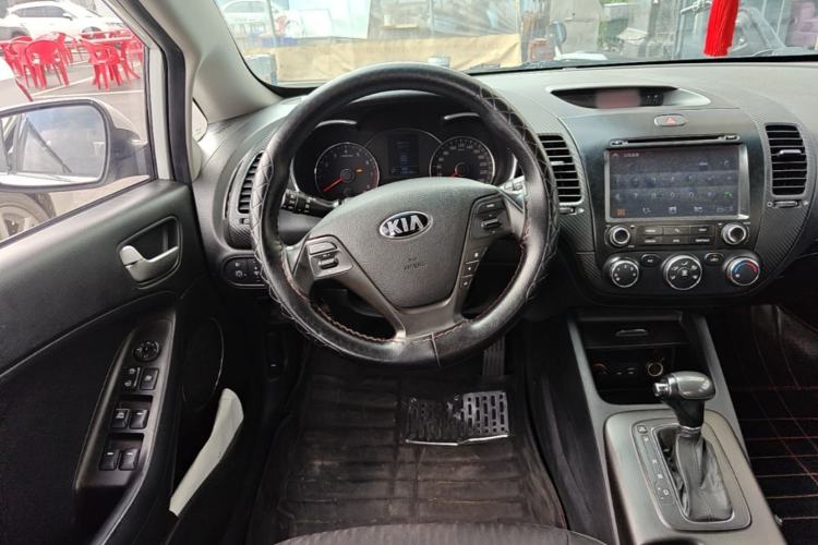 Used Kia K3 2013 1.6L Automatic GLS Steering Wheel