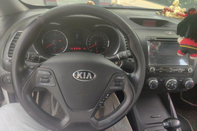 Used Kia K3 2013 1.6L Automatic GLS Steering Wheel