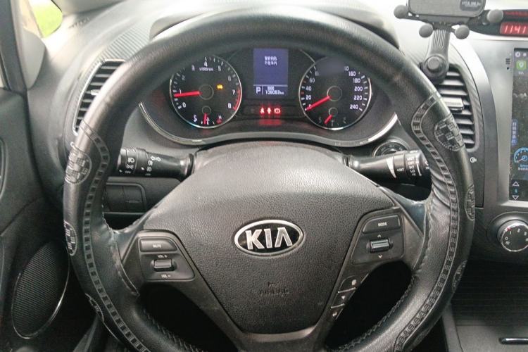 Used Kia K3 2013 1.6L Automatic GLS Steering Wheel