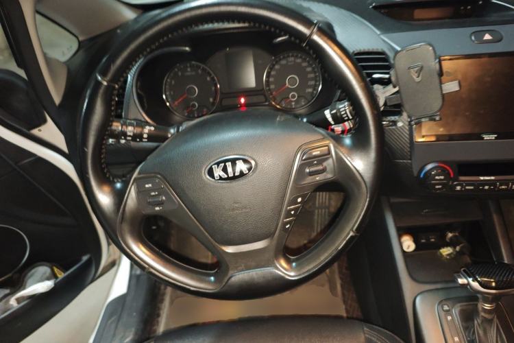 Used Kia K3 2013 1.6L Automatic DLX Steering Wheel