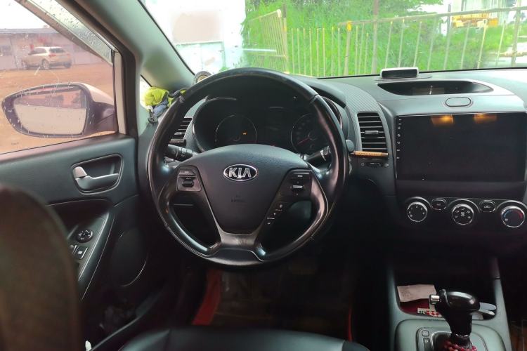 Used Kia K3 2013 1.6L Automatic GLS Steering Wheel
