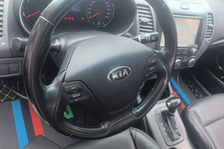 Used Kia K3 2013 1.6L Automatic GLS Steering Wheel