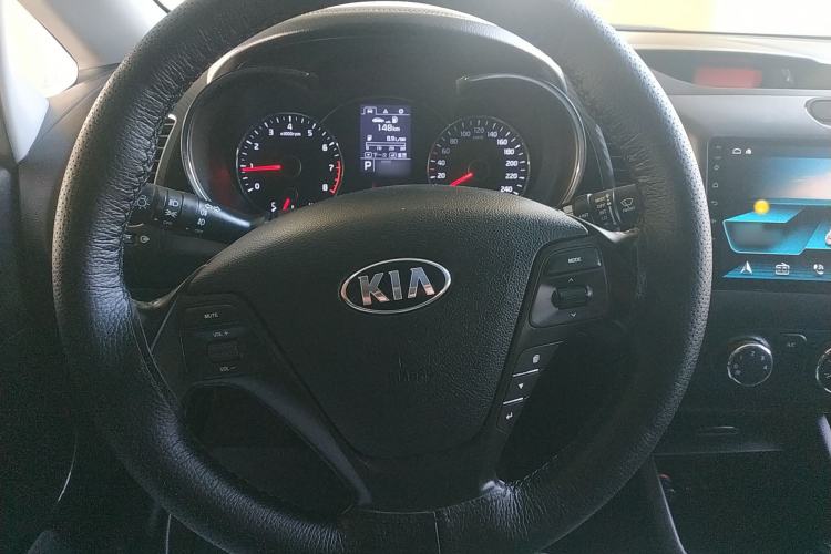 Used Kia K3 2013 1.6L Automatic GLS Steering Wheel