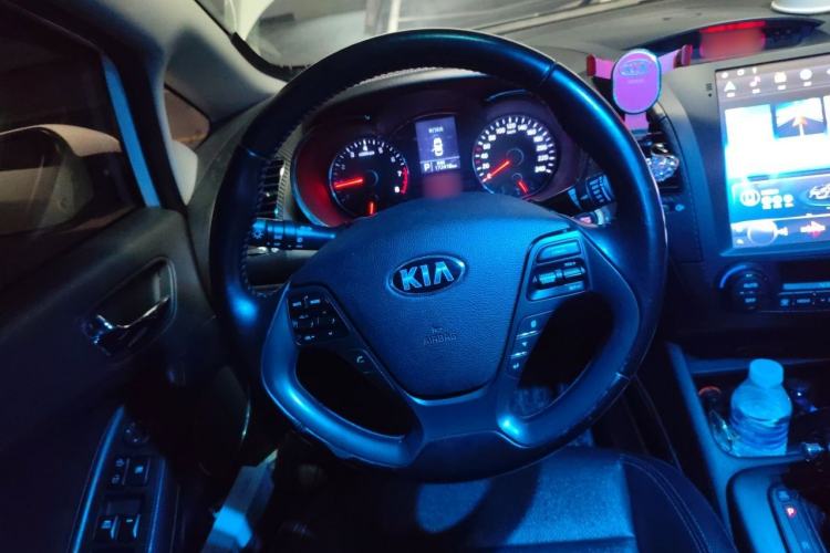 Used Kia K3 2013 1.6L Automatic DLX Steering Wheel