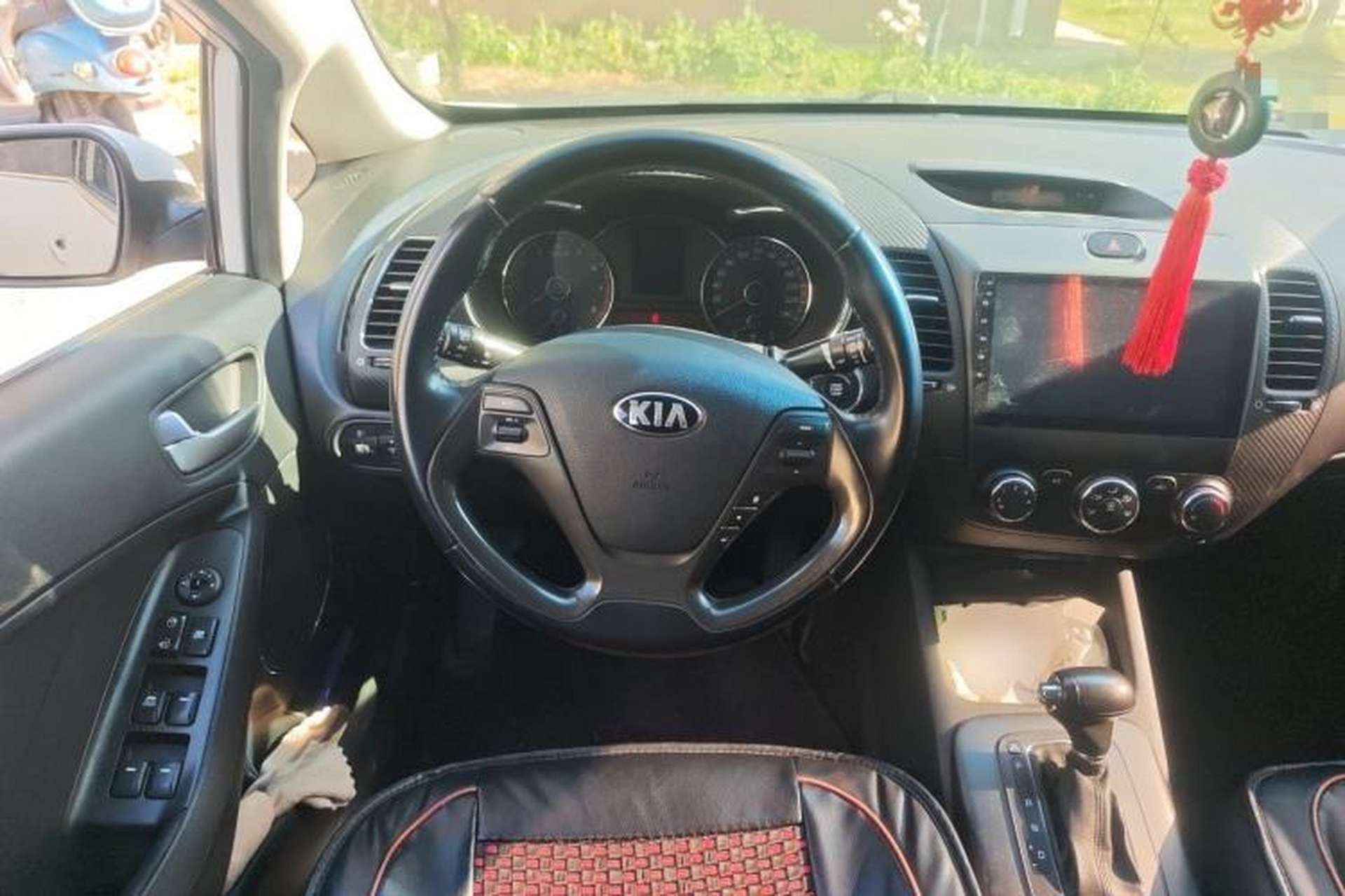Used Kia K3 2013 1.6L Automatic GLS Steering Wheel