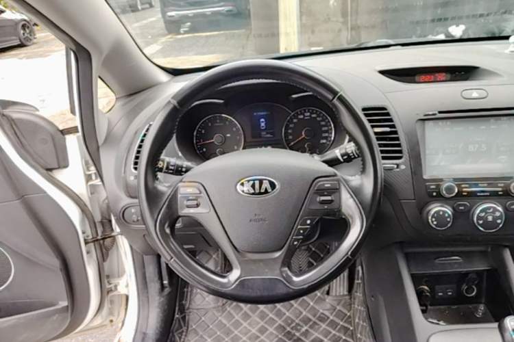 Used Kia K3 2013 1.6L Manual GLS Steering Wheel