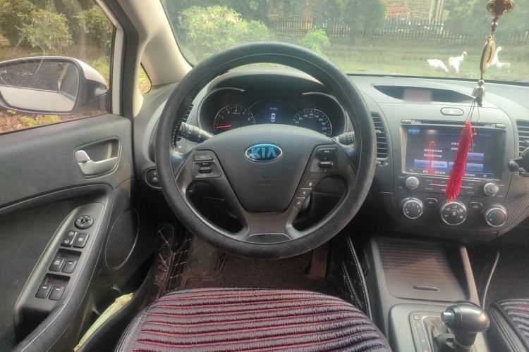Used Kia K3 2013 1.6L Automatic GLS Steering Wheel