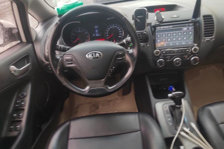 Used Kia K3 2013 1.6L Automatic GLS Steering Wheel