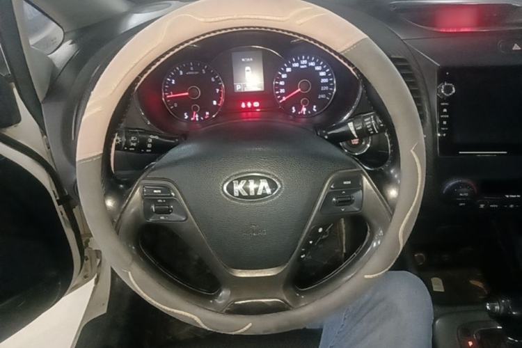 Used Kia K3 2013 1.6L Automatic DLX Steering Wheel