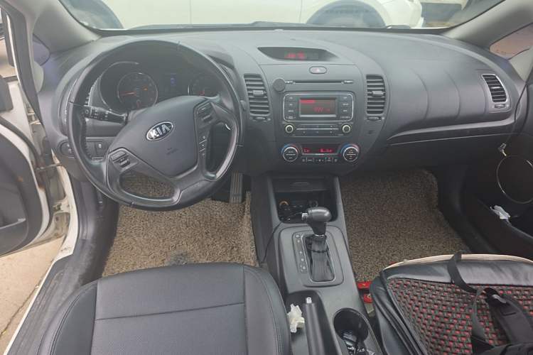 Used Kia K3 2013 1.6L Automatic DLX Steering Wheel
