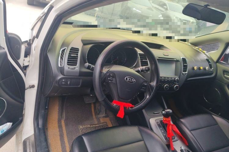 Used Kia K3 2013 1.6L Automatic GLS Steering Wheel