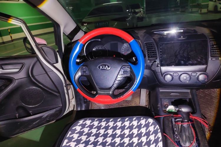Used Kia K3 2013 1.6L Automatic GLS Steering Wheel